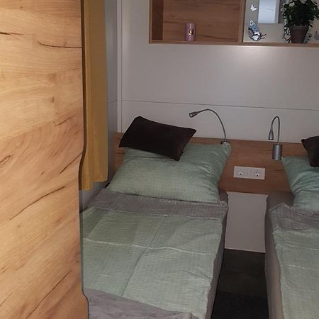 Mobile Home Pearl Of Murter يزيرا المظهر الخارجي الصورة